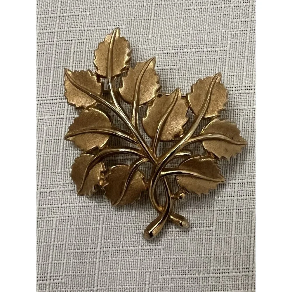 Vintage Trifari Tree Of Life Gold‎ Tone Brooch